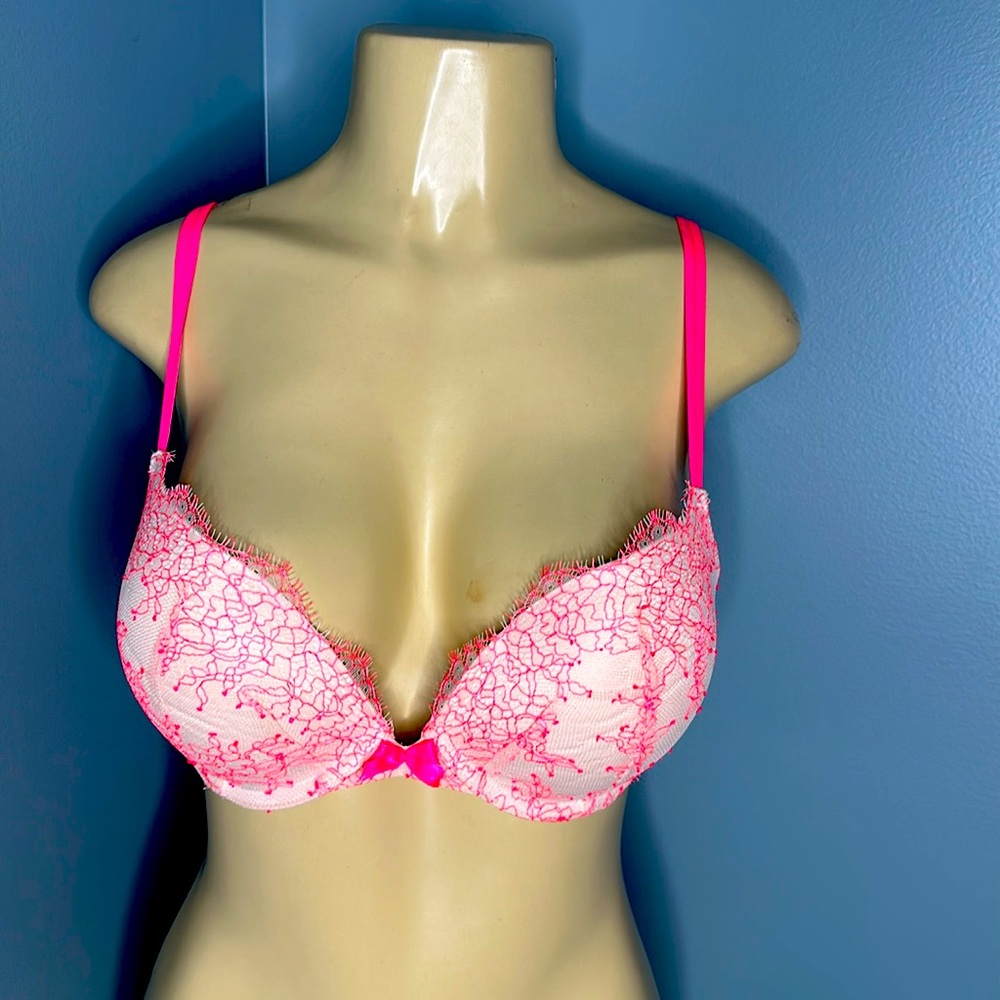 Victoria Secret very sexy push-up/ Pigeonnant pink color size 34D